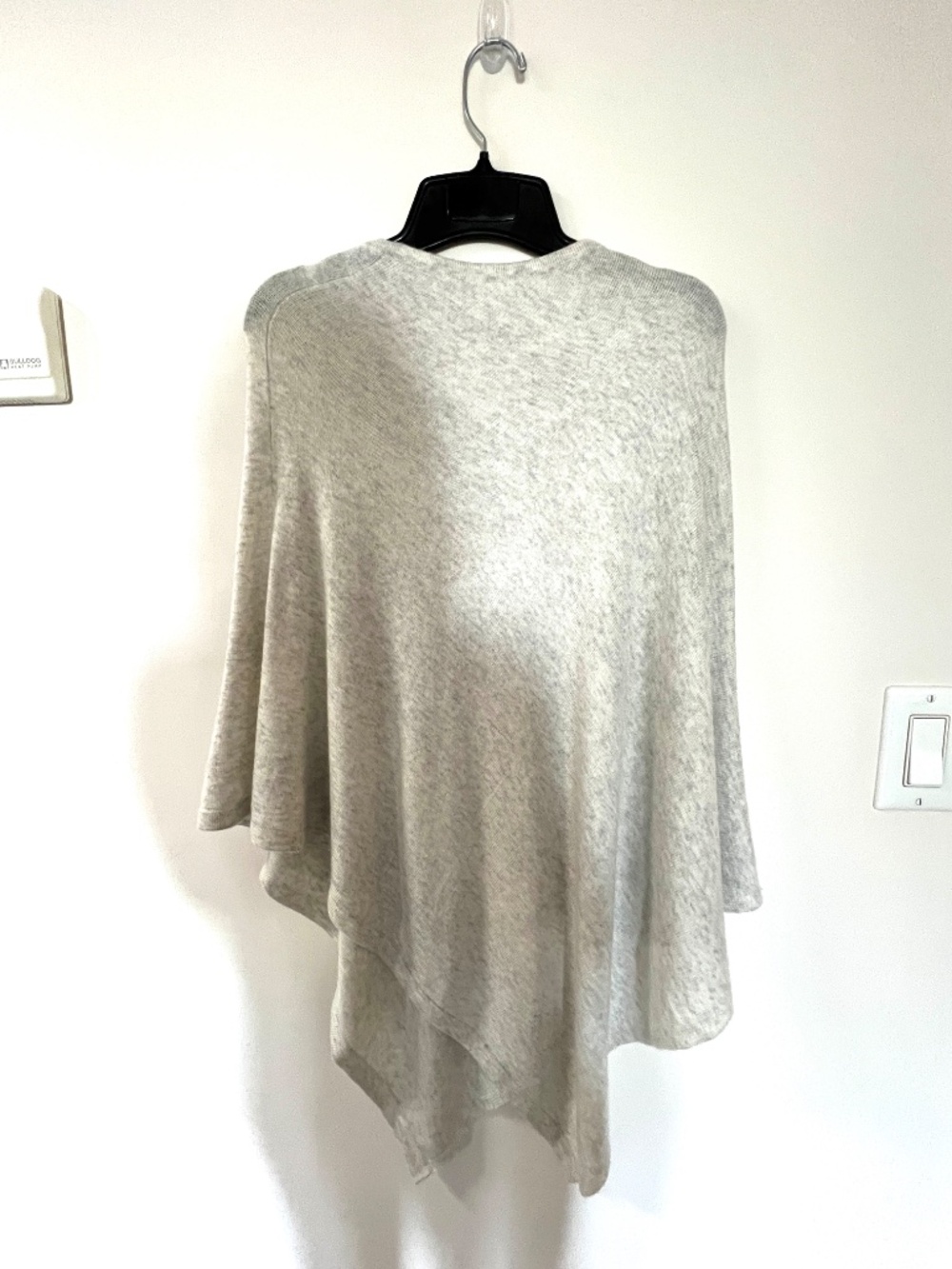 Cashmere-Soft Poncho - Picture 4 of 6